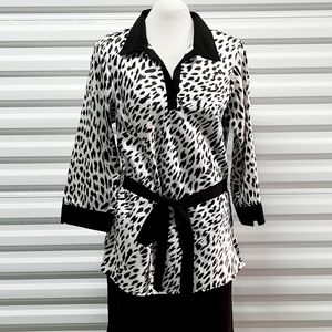 Blue Diamond Women's Top Size Medium Black White Tunic Long Sleeve Belted